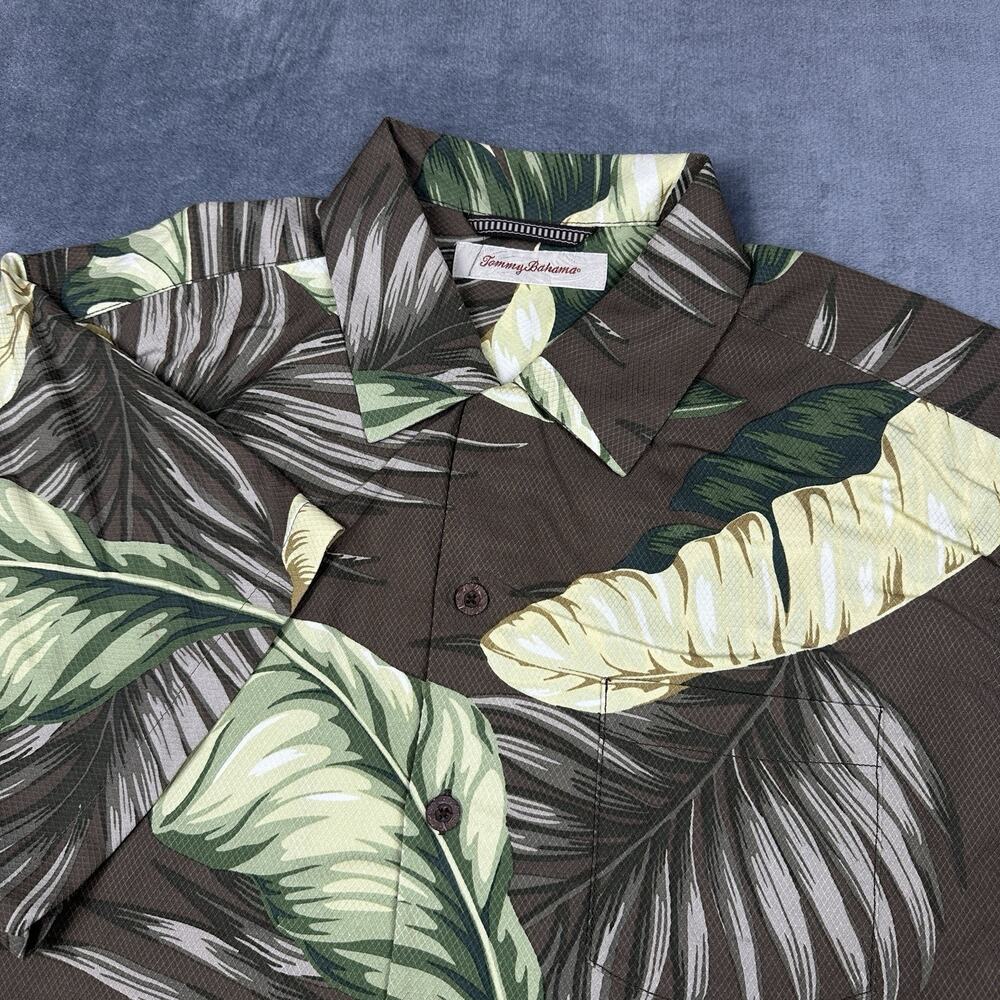 Tommy Bahama Button Up Camp Shirt Mens Medium 100% Silk Brown Tropical Hawaiian
